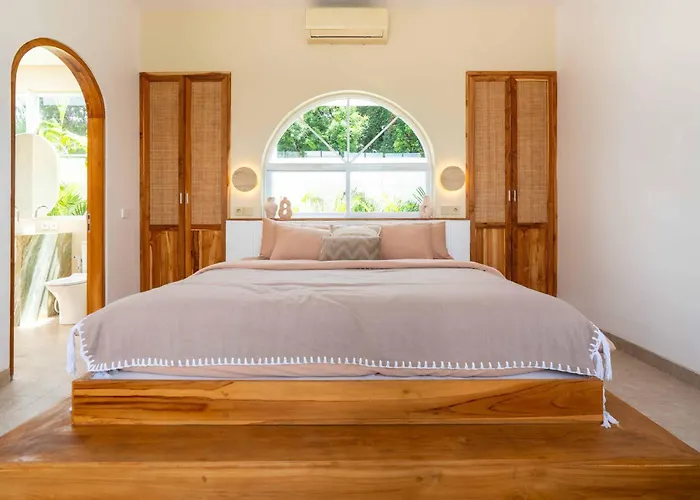 Enya Villas, Brand New Boutique Mediterranean Villa *
