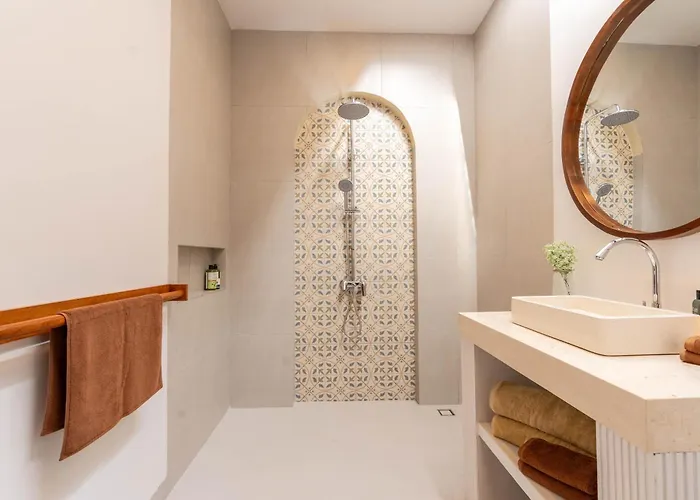 Enya Villas, Brand New Boutique Mediterranean Villa *