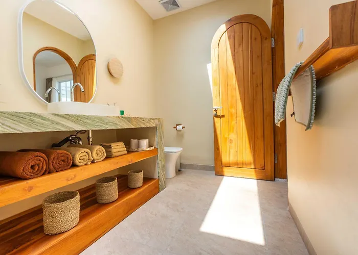Enya Villas, Brand New Boutique Mediterranean Uluwatu (Bali)